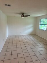 3818 Valley Tree Dr in Tampa, FL - Building Photo - Building Photo