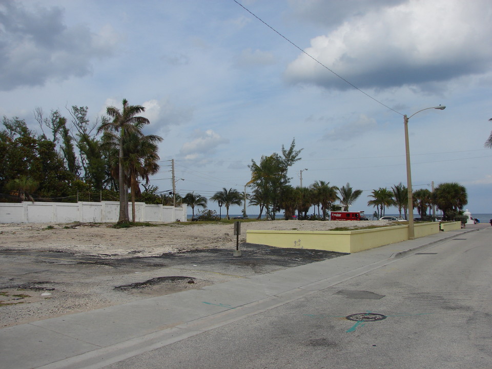 Lindell Manor in Fort Lauderdale, FL - Building Photo