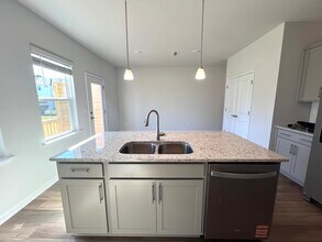 2811 Farmhouse Dr in Apex, NC - Foto de edificio - Building Photo