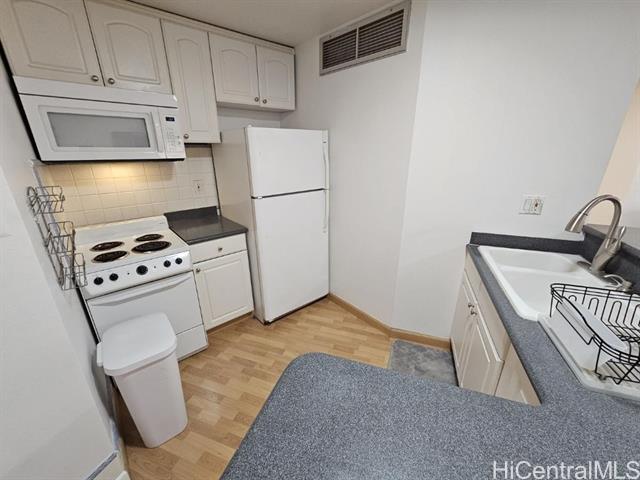 1088 Bishop St in Honolulu, HI - Building Photo - Building Photo