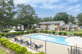 Savannah Oaks Apartments in North Augusta, SC - Building Photo - Building Photo