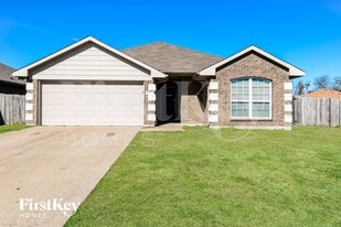 1827 Willowbrook Dr in Terrell, TX - Building Photo