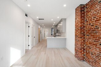 10 Fleet St, Unit 2 in Boston, MA - Building Photo - Building Photo