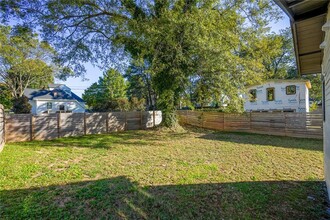 733 Bonnie Brae Ave SW in Atlanta, GA - Foto de edificio - Building Photo