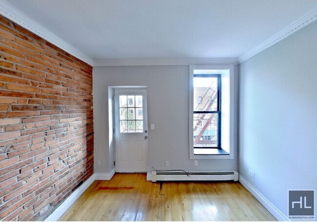 Avenue B in New York, NY - Building Photo - Building Photo