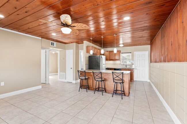 327 Lee Ave, Unit 327