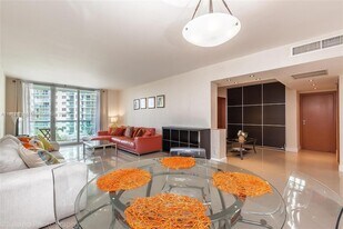 19380 Collins Ave, Unit 427 in Sunny Isles Beach, FL - Building Photo