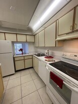 8000 S Colony Cir in Tamarac, FL - Building Photo