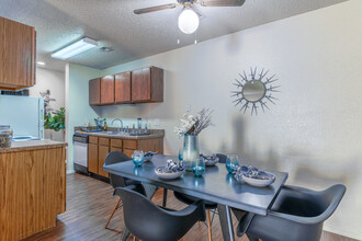 Twin Creek Village in Norman, OK - Building Photo - Interior Photo