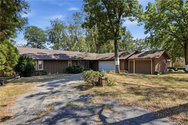 property at 6 Nottingham Cir