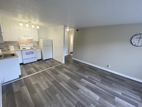 1005 Hickory Hill Ln in Nashville, TN - Foto de edificio - Building Photo