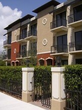 Ibiza Village in Miami, FL - Foto de edificio - Building Photo