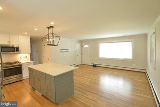 3817 Ren Rd in Fairfax, VA - Building Photo - Building Photo