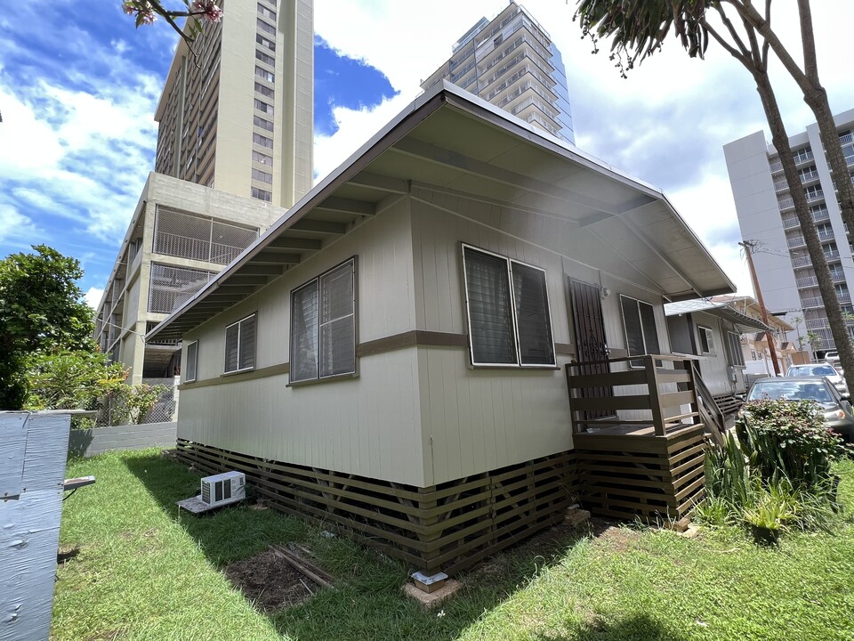 1135 Piikoi Pl in Honolulu, HI - Building Photo