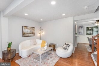 14135 Honey Hill Ct in Centreville, VA - Building Photo - Building Photo