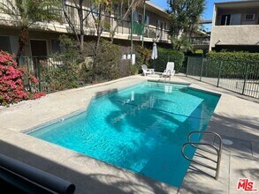 10540 Balboa Blvd in Los Angeles, CA - Building Photo - Building Photo
