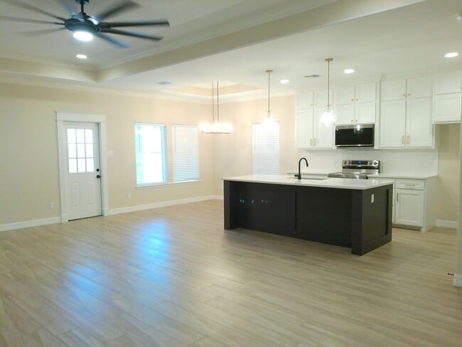 7637 Clearbrook Dr in Corpus Christi, TX - Building Photo - Building Photo