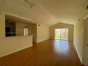 6851 SW 44th St in Miami, FL - Building Photo - Building Photo