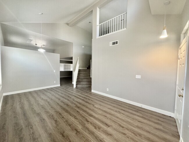 823 Zinnia Cir in Henderson, NV - Building Photo - Building Photo