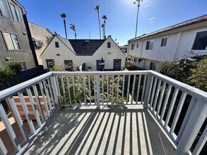 2053 Pierpont Blvd in Ventura, CA - Building Photo - Building Photo