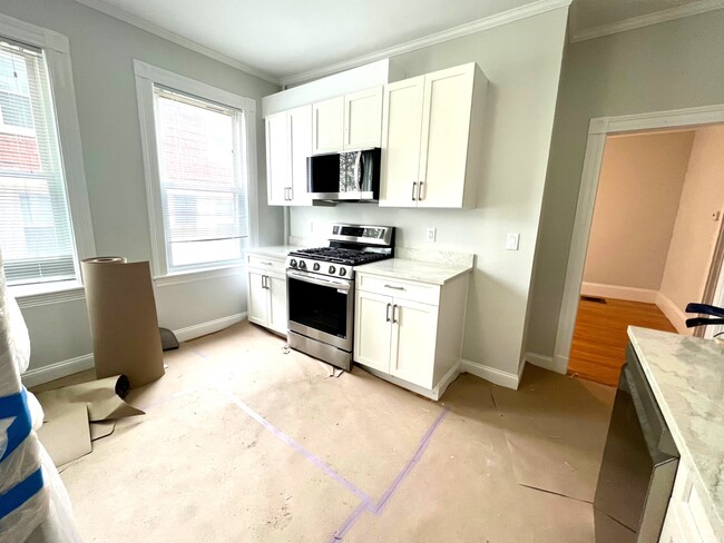 15 Farragut Ave, Unit 3