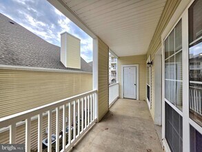 4560 Strutfield Ln in Alexandria, VA - Foto de edificio - Building Photo