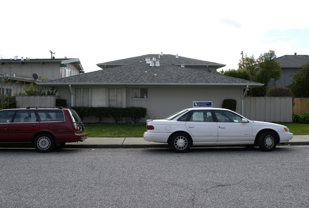 1835 El Parque Ct in San Mateo, CA - Building Photo