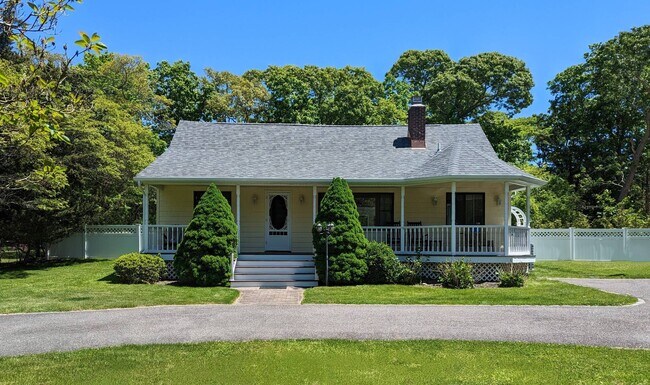 property at 43 Scotts Landing Rd