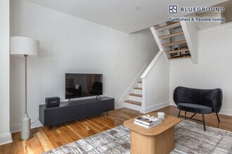 123 E 54th St in New York, NY - Building Photo - Building Photo