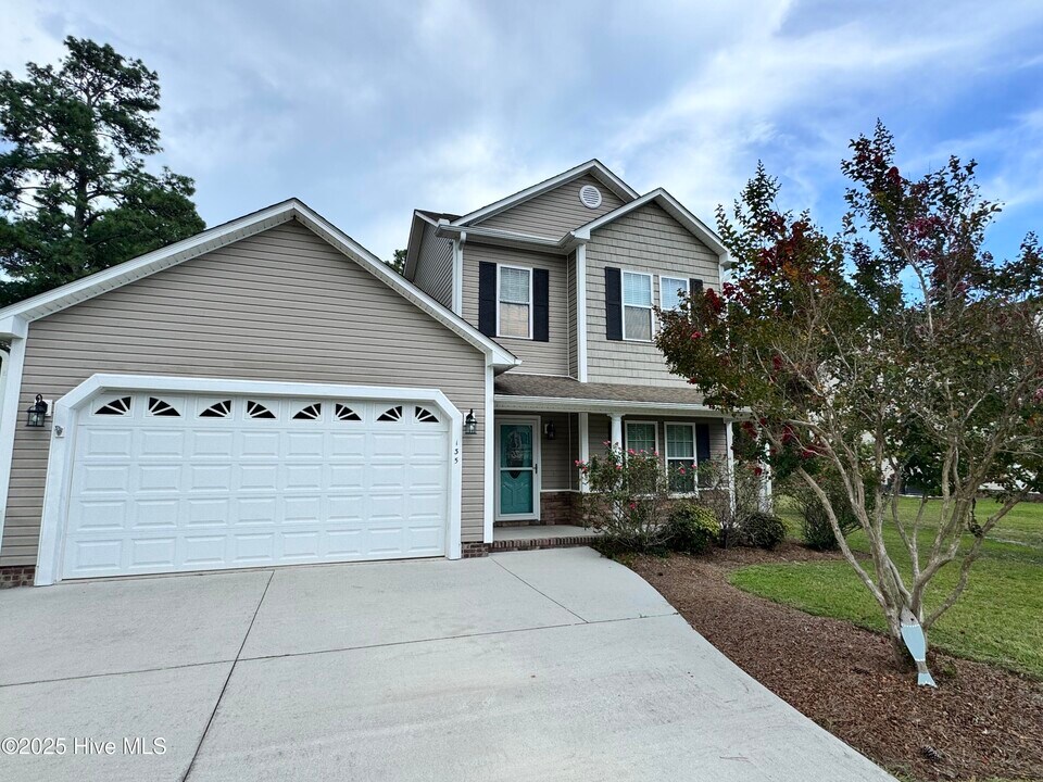 135 Bobwhite Cir in Cape Carteret, NC - Foto de edificio