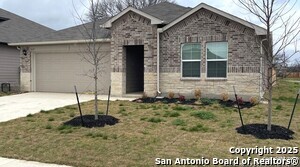 869 Armadillo Dr in Seguin, TX - Building Photo