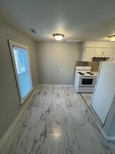 328 N Volutsia, Unit Standard in Wichita, KS - Building Photo - Building Photo