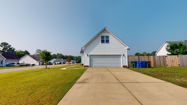 2438 Larwood Dr in Fayetteville, NC - Foto de edificio - Building Photo