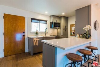 18203 Coastline Dr in Malibu, CA - Building Photo - Building Photo