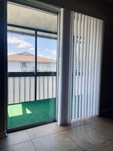 3303 Royal Canadian Trce, Unit 4 in Ft. Myers, FL - Foto de edificio - Building Photo