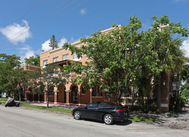 Dakab Apartments in Hollywood, FL - Building Photo - Building Photo