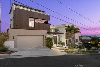 504 Hazel Dr, Unit A110 in Newport Beach, CA - Building Photo - Building Photo