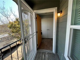 7417 Vintage Hills Dr, Unit D in Austin, TX - Building Photo