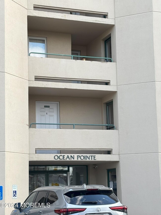 422 Ocean Blvd in Long Branch, NJ - Foto de edificio - Building Photo