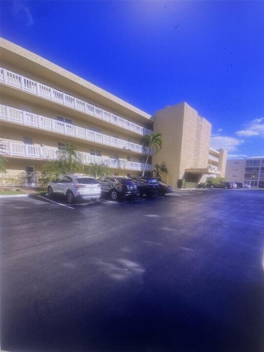 415 SE 11th Terrace in Dania Beach, FL - Building Photo