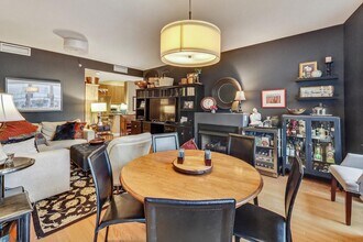 130 N Garland Ct in Chicago, IL - Building Photo - Building Photo