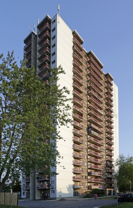 Chateau Donald in Ottawa, ON - Building Photo