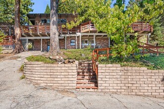 1959 Poplar Dr in Running Springs, CA - Building Photo - Building Photo