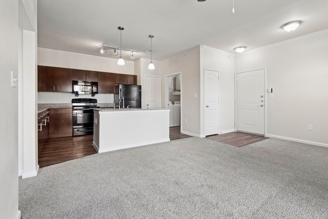 Silverado Apartments in Buda, TX - Building Photo