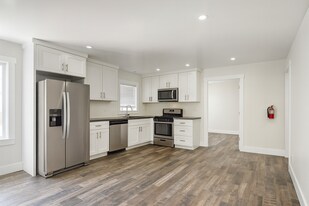 1462 W 28th St in Los Angeles, CA - Building Photo