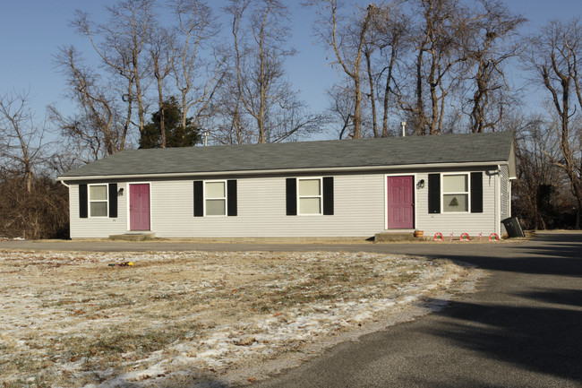 300 McGrain St in Corydon, IN - Foto de edificio - Building Photo