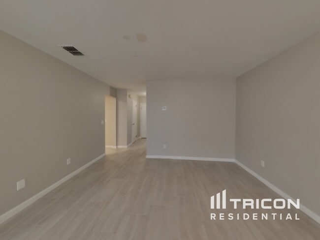 1151 W Romaine Cir in Jacksonville, FL - Building Photo - Building Photo