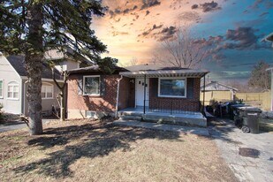 855 Academy Ave in Cincinnati, OH - Building Photo