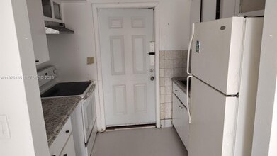 1940 NE 2nd Terrace in Pompano Beach, FL - Foto de edificio - Building Photo