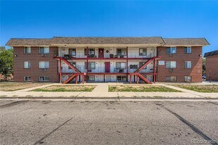 1090 S Eliot St in Denver, CO - Building Photo